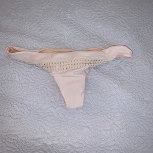 Acacia Pavils Bottom